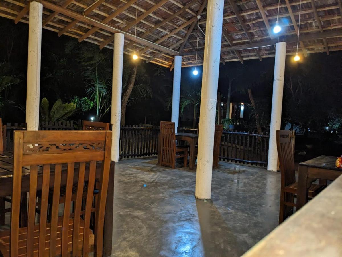 Silent Cabana And Restaurant Marakolliya, タンガラ エクステリア 写真
