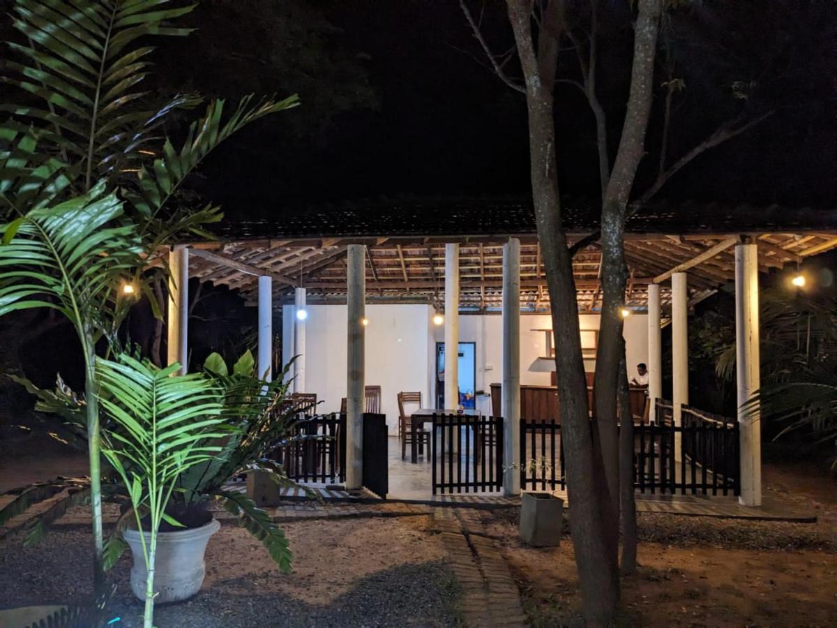 Silent Cabana And Restaurant Marakolliya, タンガラ エクステリア 写真