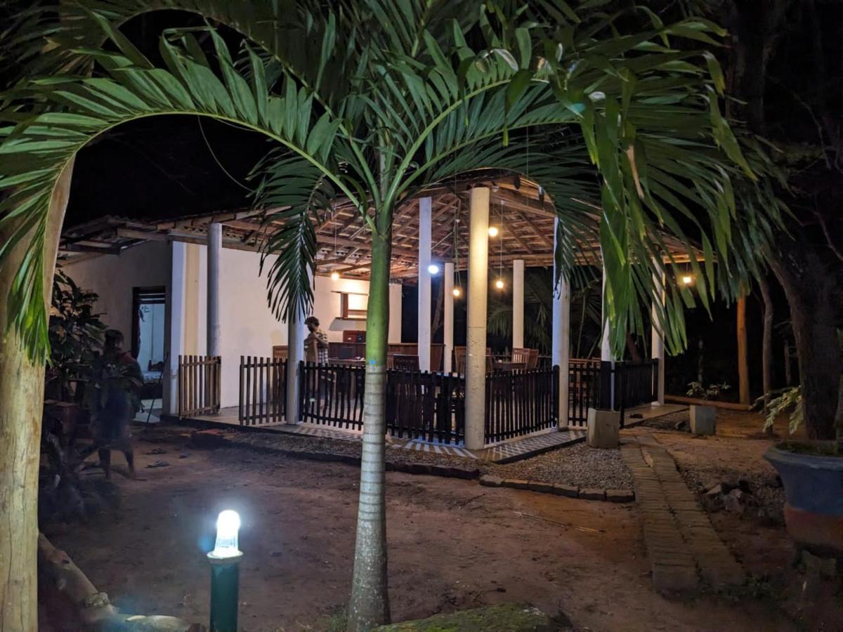 Silent Cabana And Restaurant Marakolliya, タンガラ エクステリア 写真