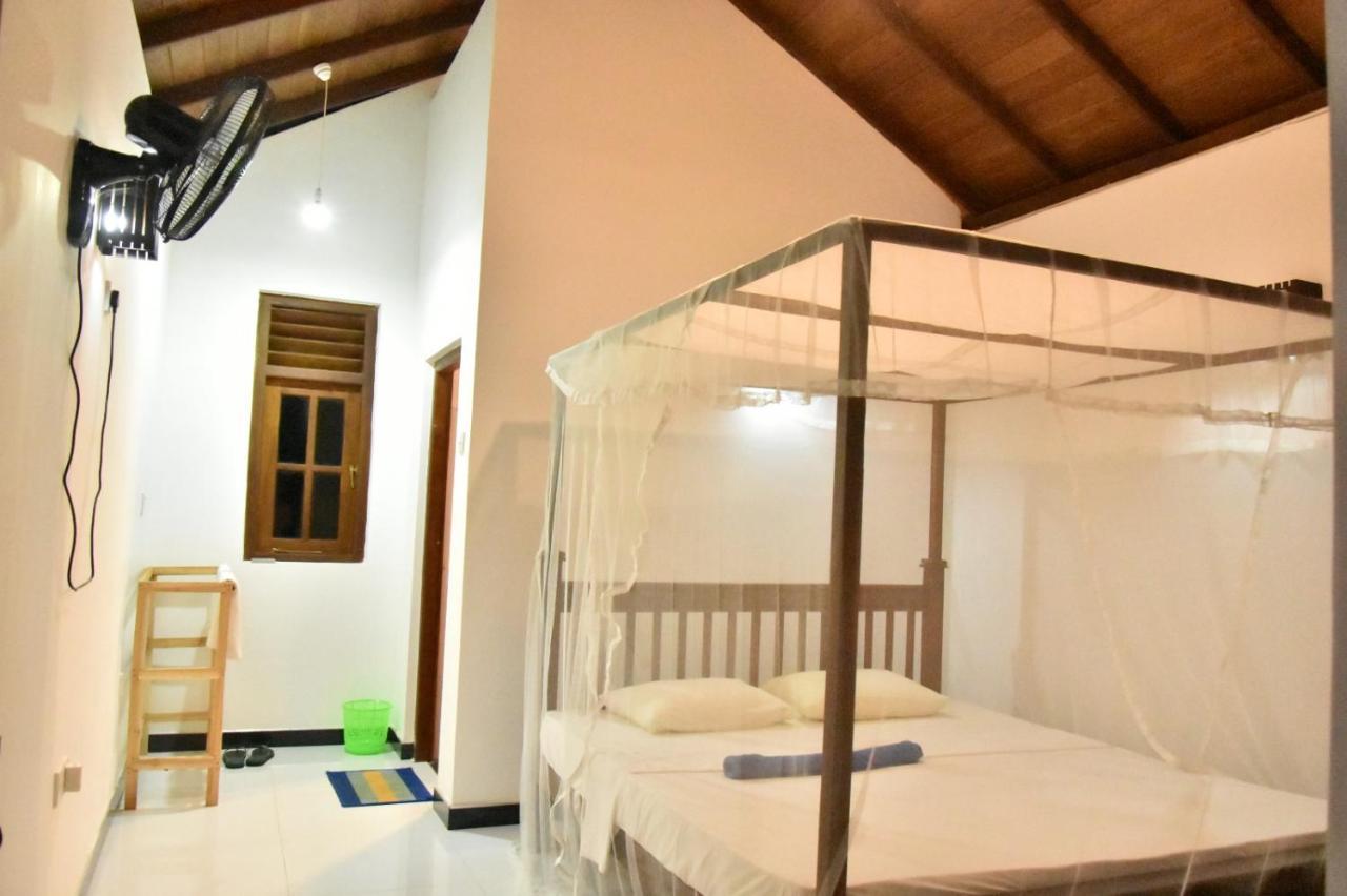 Silent Cabana And Restaurant Marakolliya, タンガラ エクステリア 写真