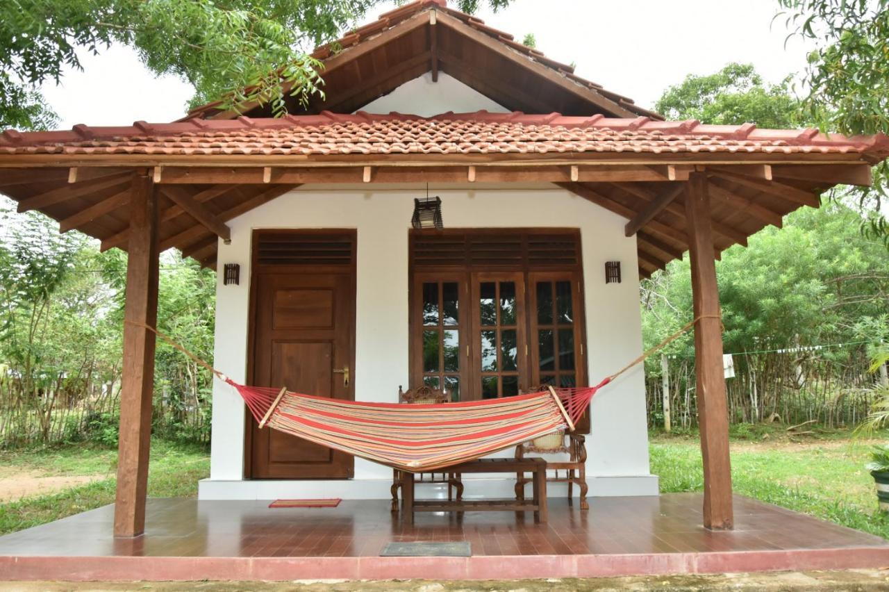 Silent Cabana And Restaurant Marakolliya, タンガラ エクステリア 写真