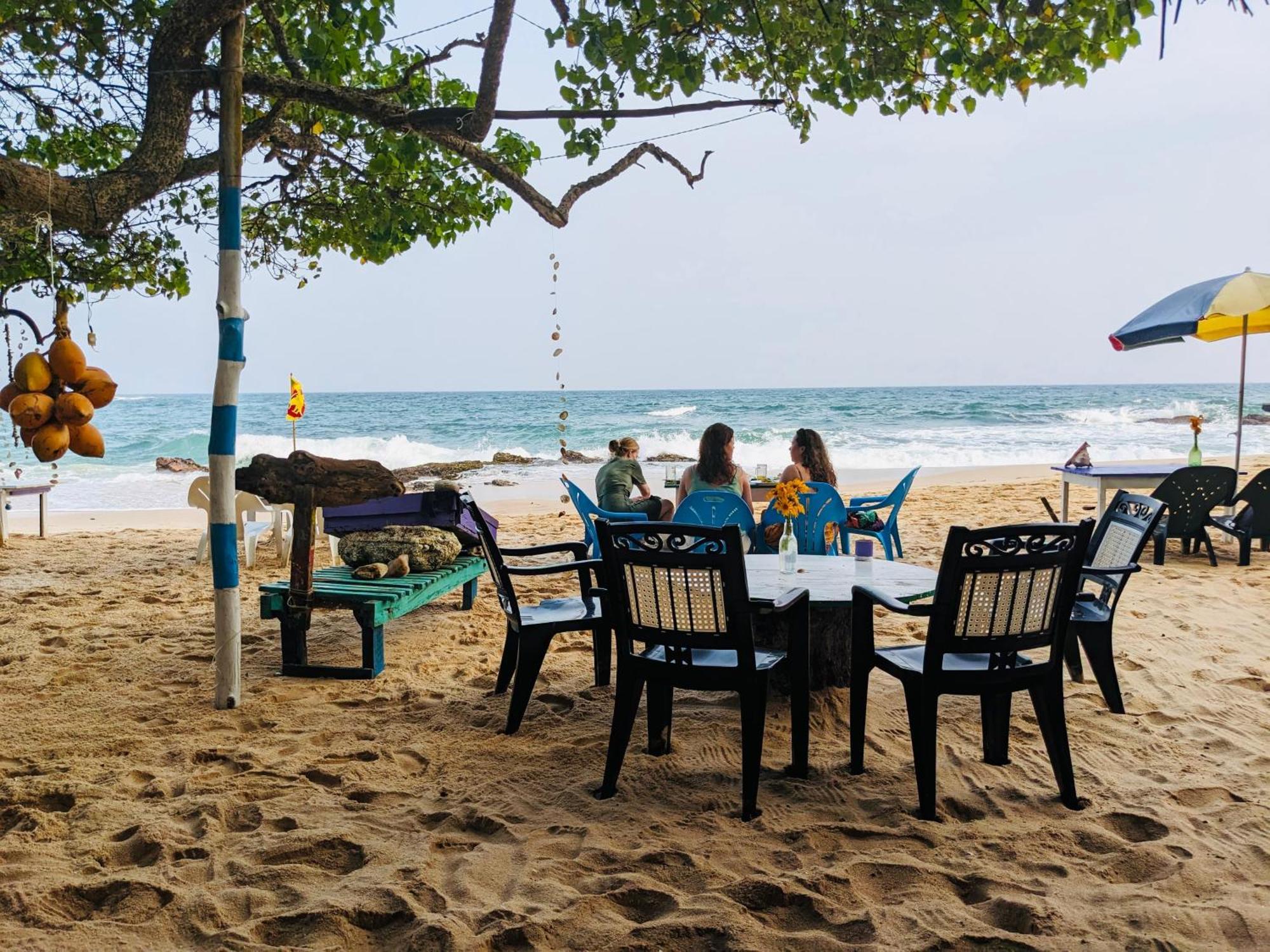 Silent Cabana And Restaurant Marakolliya, タンガラ エクステリア 写真