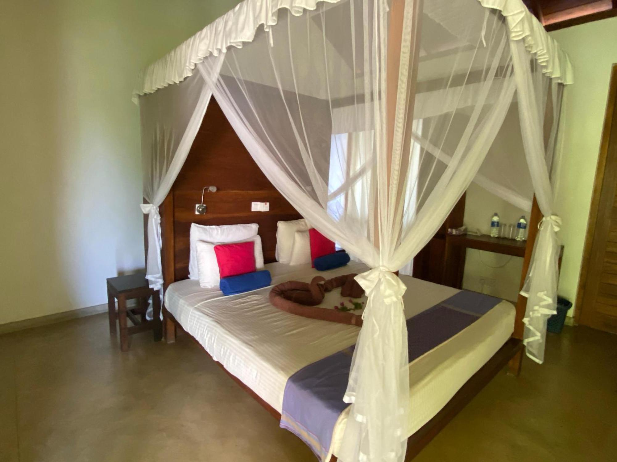 Silent Cabana And Restaurant Marakolliya, タンガラ エクステリア 写真