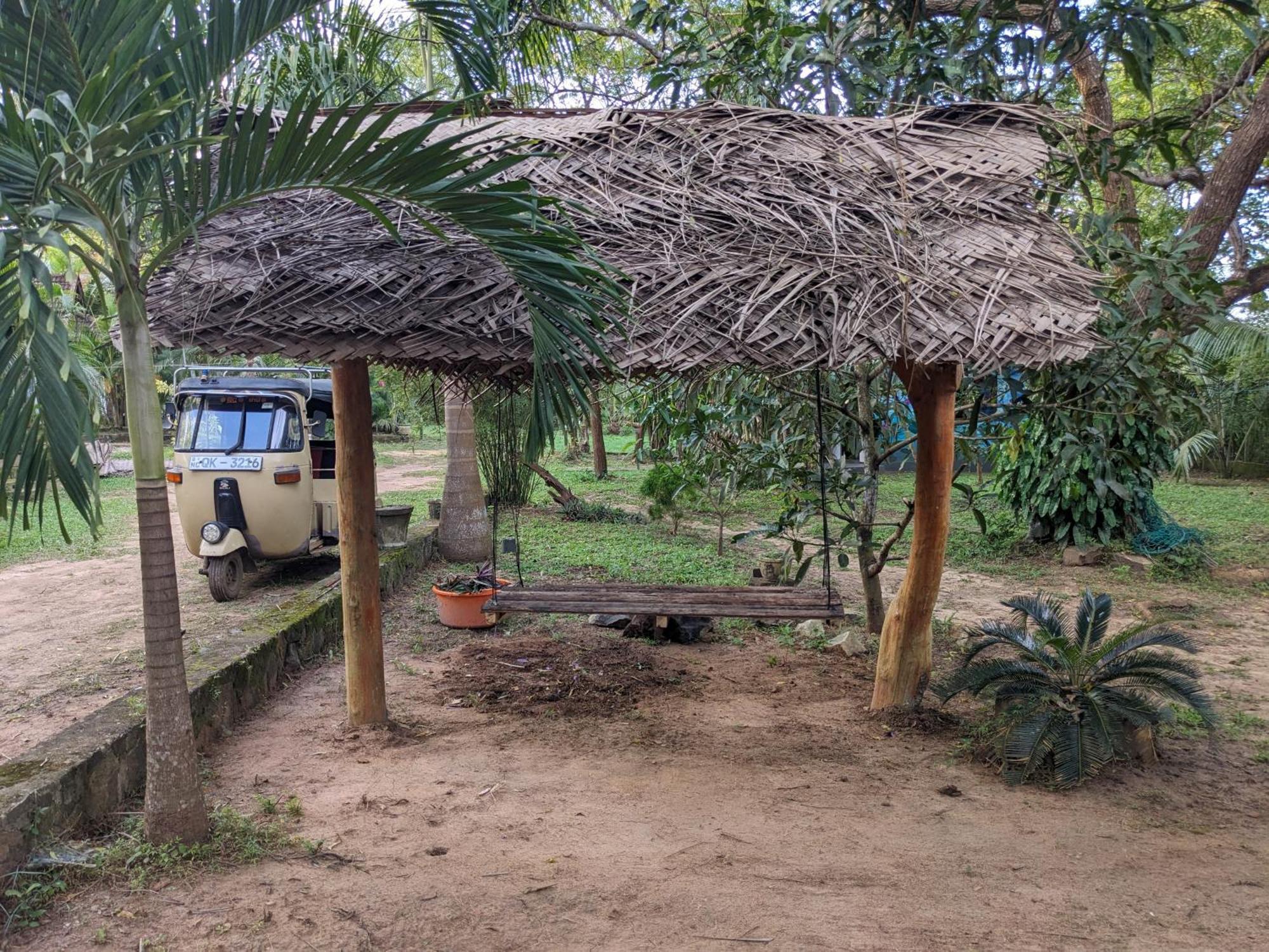 Silent Cabana And Restaurant Marakolliya, タンガラ エクステリア 写真